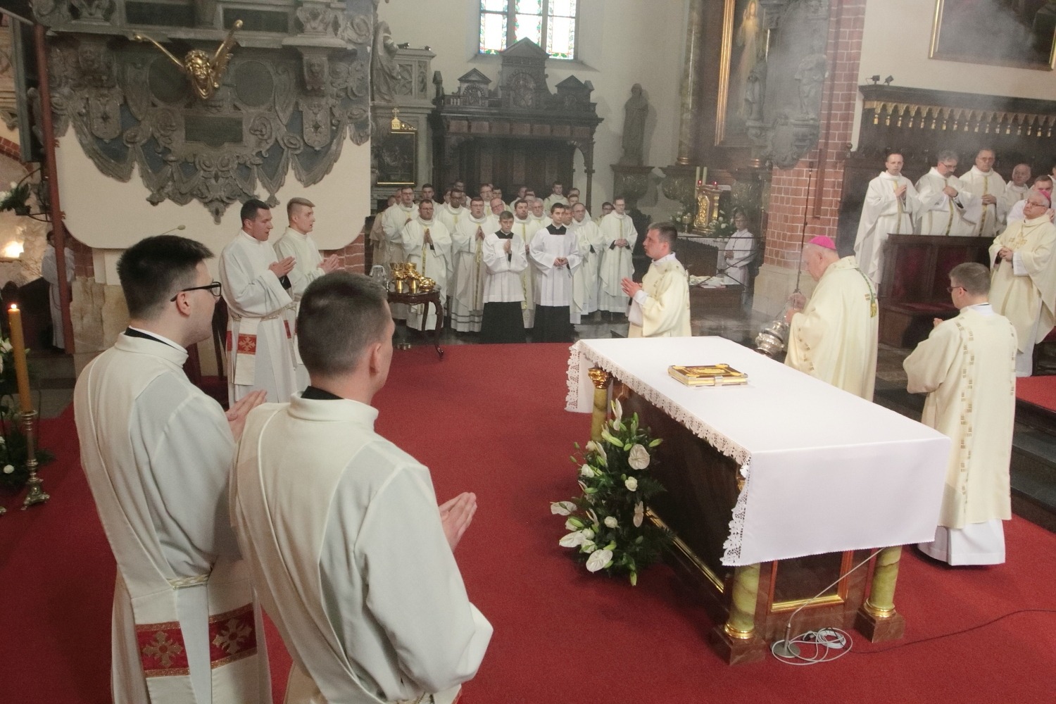 Święcenia w katedrze. Diecezja na czterech nowych księży