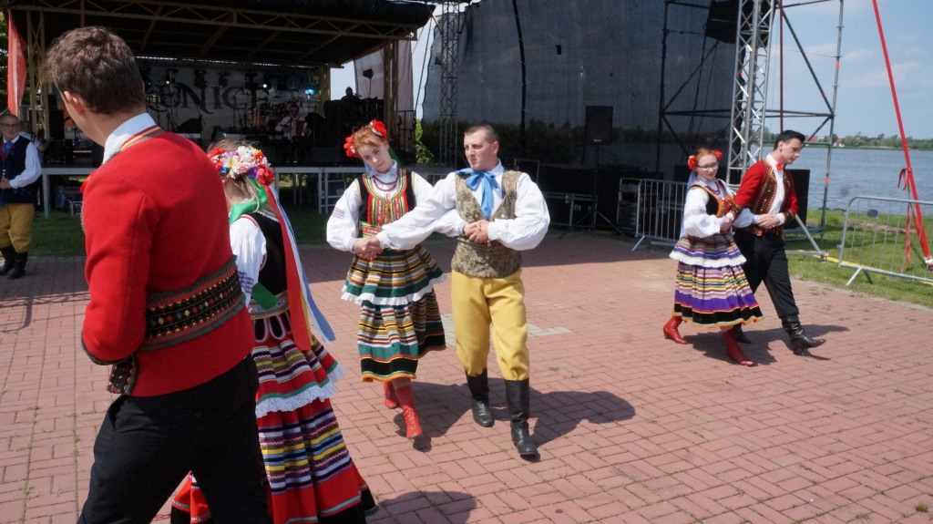 Lokalni artyści pokazali umiejętności taneczne i wokalne