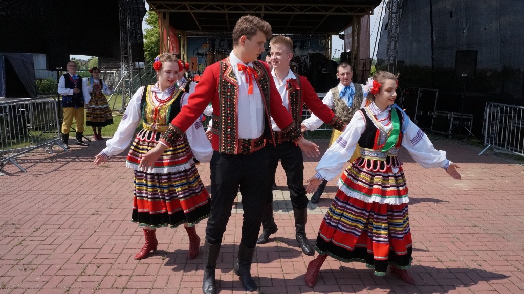 Lokalni artyści pokazali umiejętności taneczne i wokalne