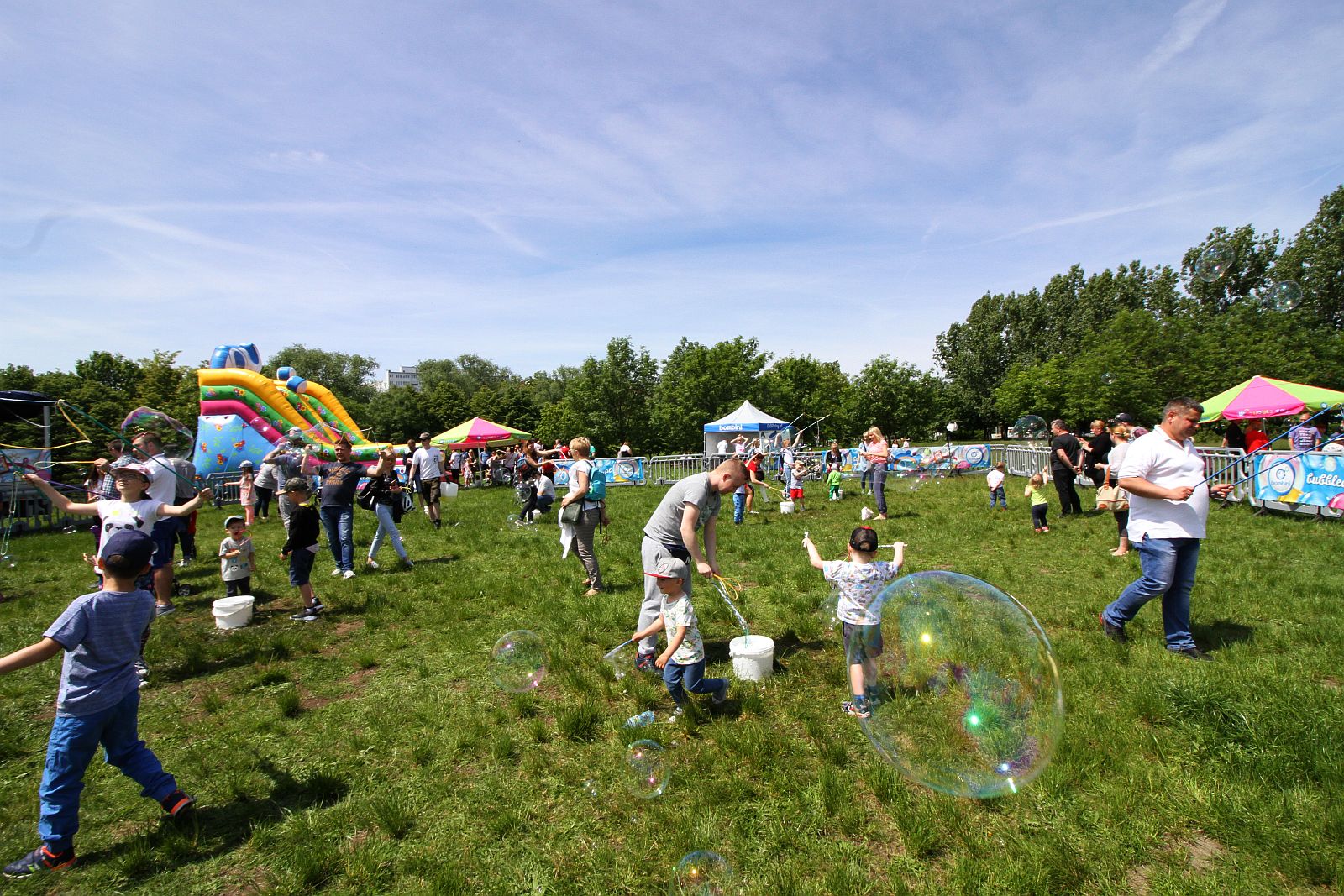 Festiwal Baniek Mydlanych. Bawiły się dzieci, bawili dorośli