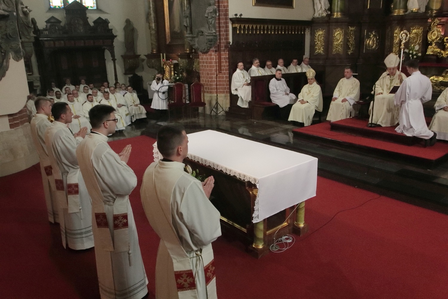 Święcenia w katedrze. Diecezja na czterech nowych księży
