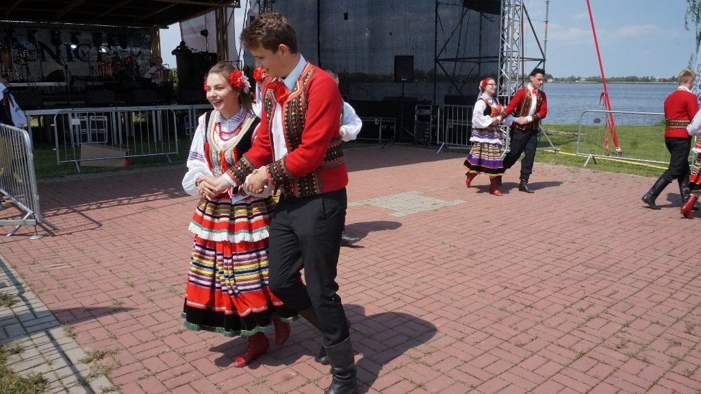 Lokalni artyści pokazali umiejętności taneczne i wokalne