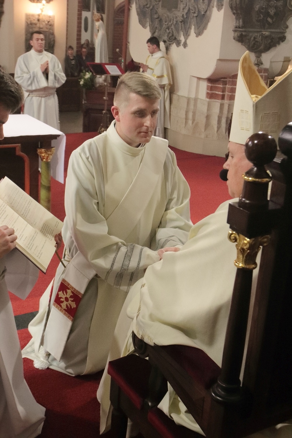 Święcenia w katedrze. Diecezja na czterech nowych księży