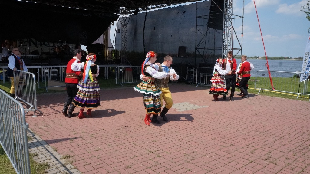 Lokalni artyści pokazali umiejętności taneczne i wokalne