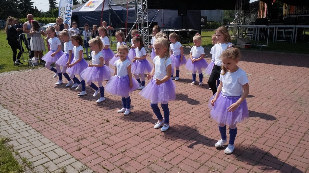 Lokalni artyści pokazali umiejętności taneczne i wokalne