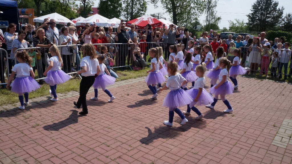 Lokalni artyści pokazali umiejętności taneczne i wokalne