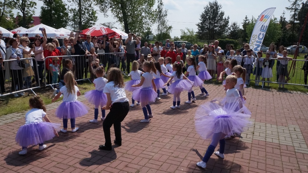 Lokalni artyści pokazali umiejętności taneczne i wokalne