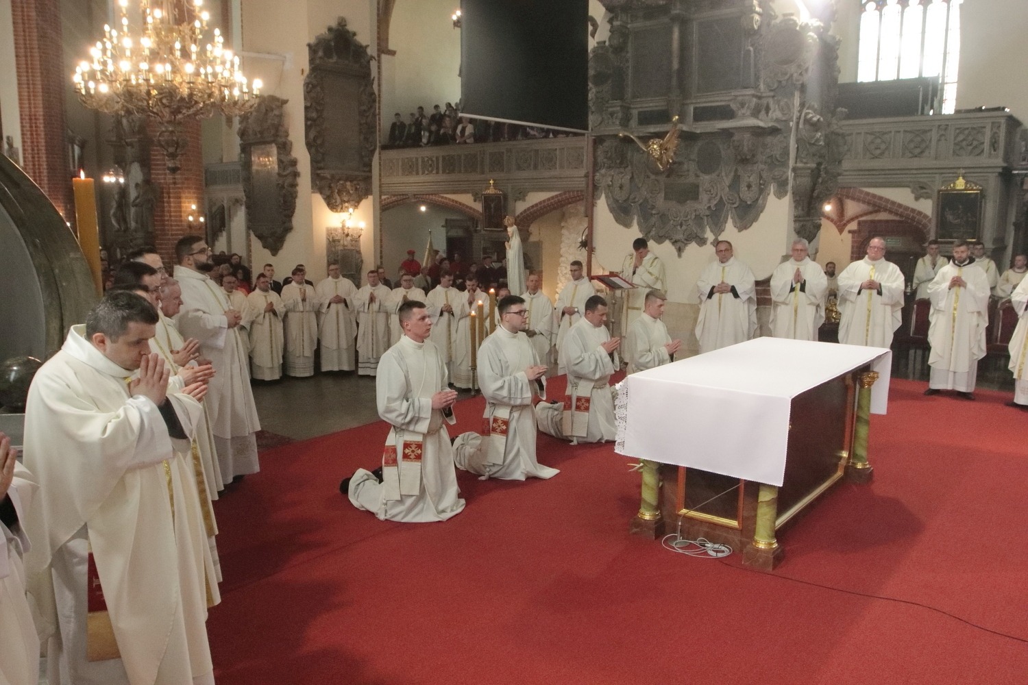 Święcenia w katedrze. Diecezja na czterech nowych księży