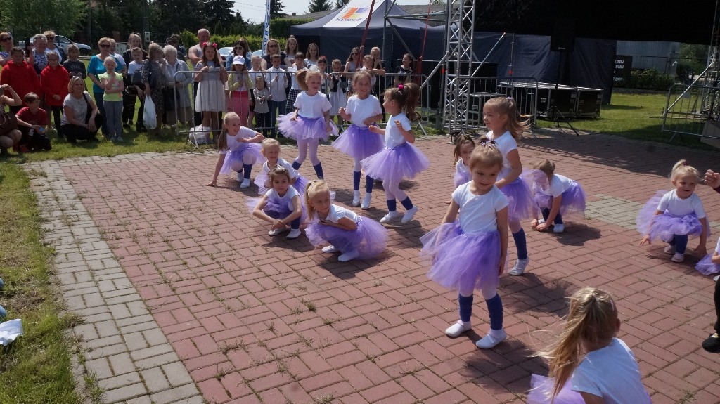 Lokalni artyści pokazali umiejętności taneczne i wokalne