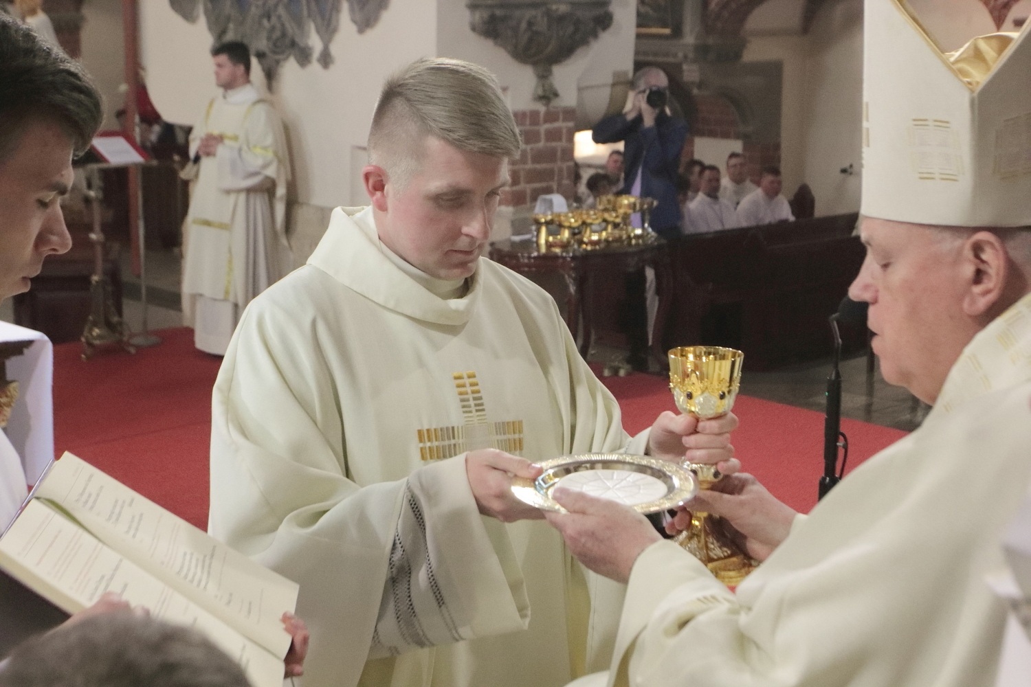 Święcenia w katedrze. Diecezja na czterech nowych księży
