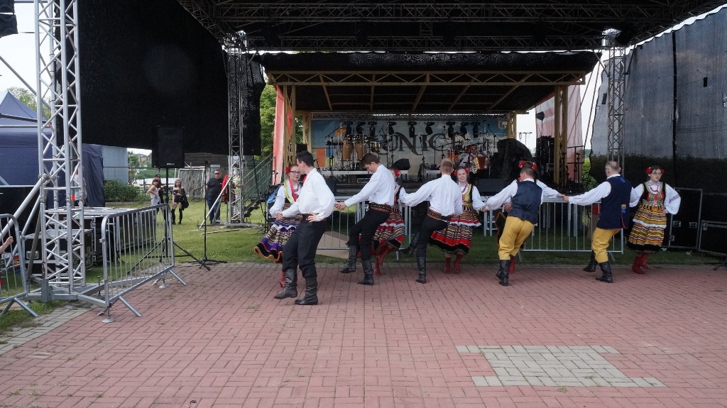 Lokalni artyści pokazali umiejętności taneczne i wokalne