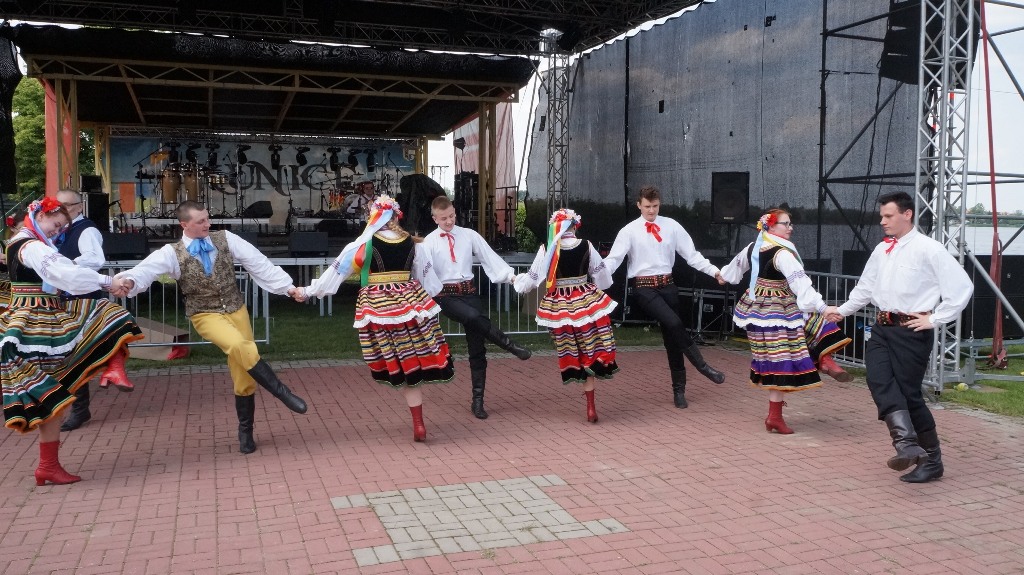 Lokalni artyści pokazali umiejętności taneczne i wokalne