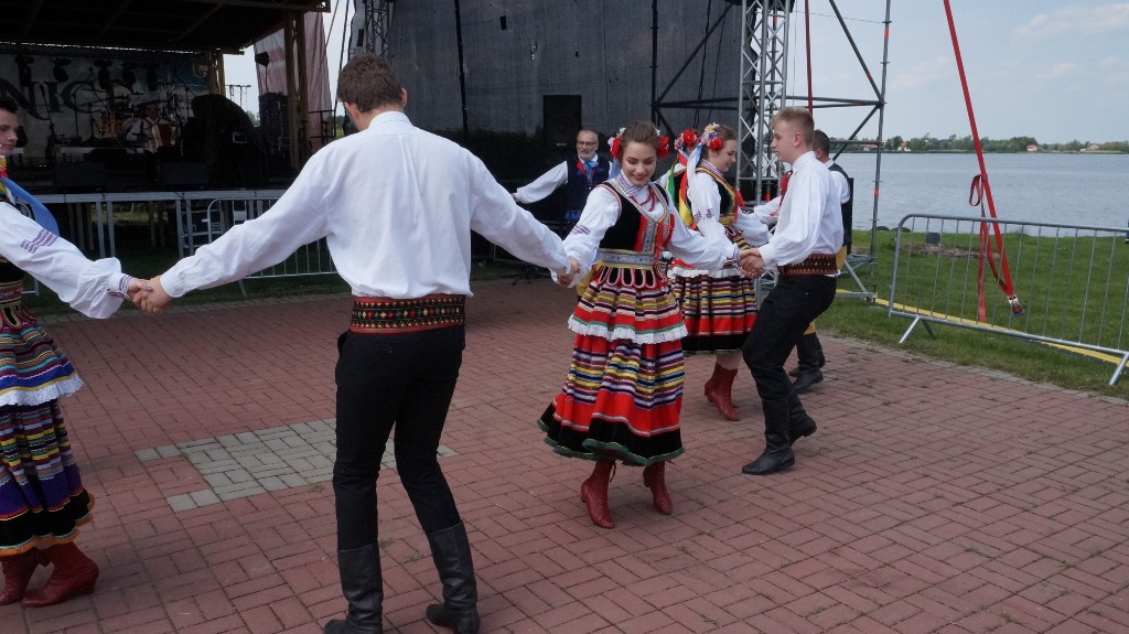 Lokalni artyści pokazali umiejętności taneczne i wokalne