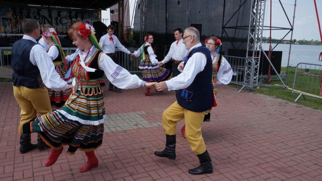 Lokalni artyści pokazali umiejętności taneczne i wokalne