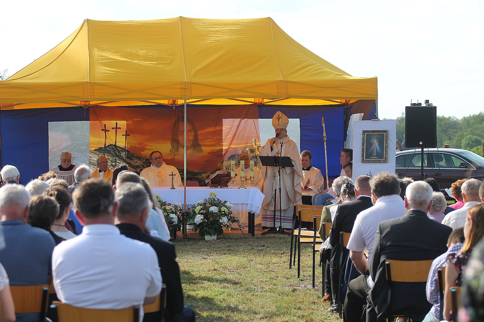 Poświęcenie kamienia węgielnego pod budowę kościoła