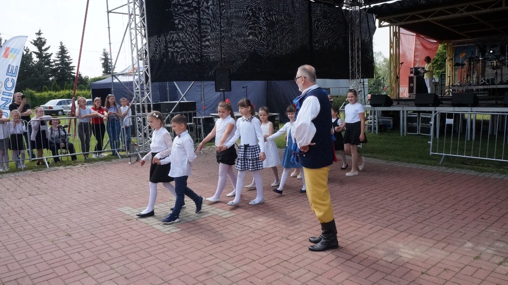 Lokalni artyści pokazali umiejętności taneczne i wokalne