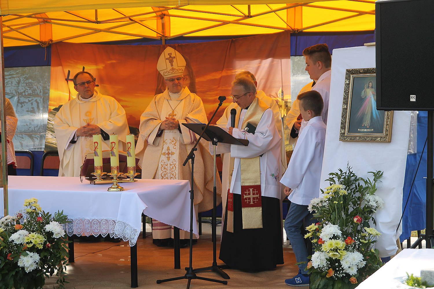 Poświęcenie kamienia węgielnego pod budowę kościoła