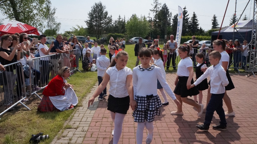 Lokalni artyści pokazali umiejętności taneczne i wokalne