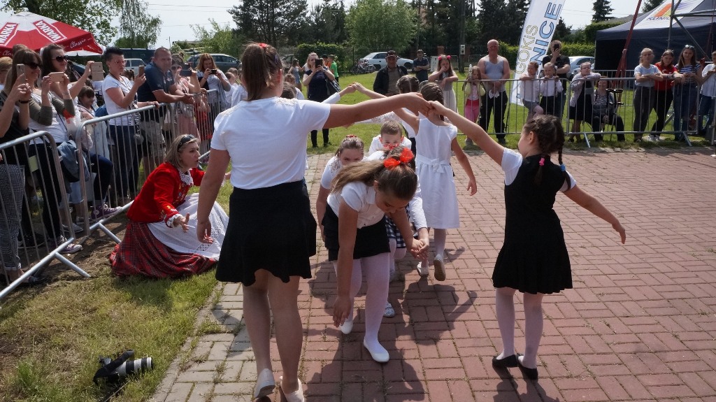 Lokalni artyści pokazali umiejętności taneczne i wokalne