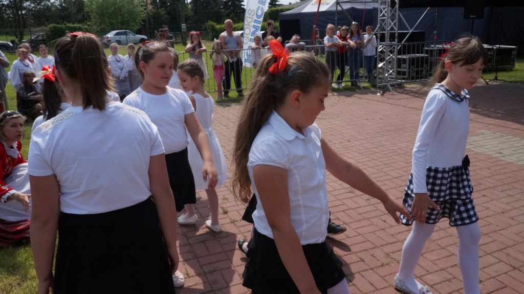 Lokalni artyści pokazali umiejętności taneczne i wokalne