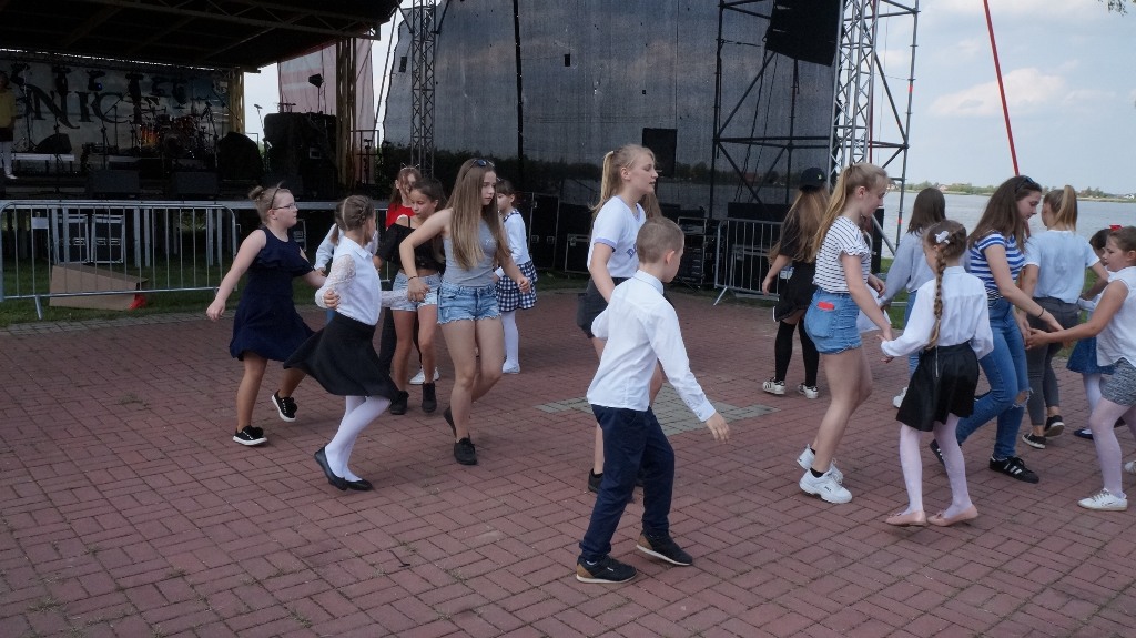 Lokalni artyści pokazali umiejętności taneczne i wokalne