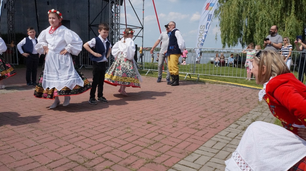 Lokalni artyści pokazali umiejętności taneczne i wokalne