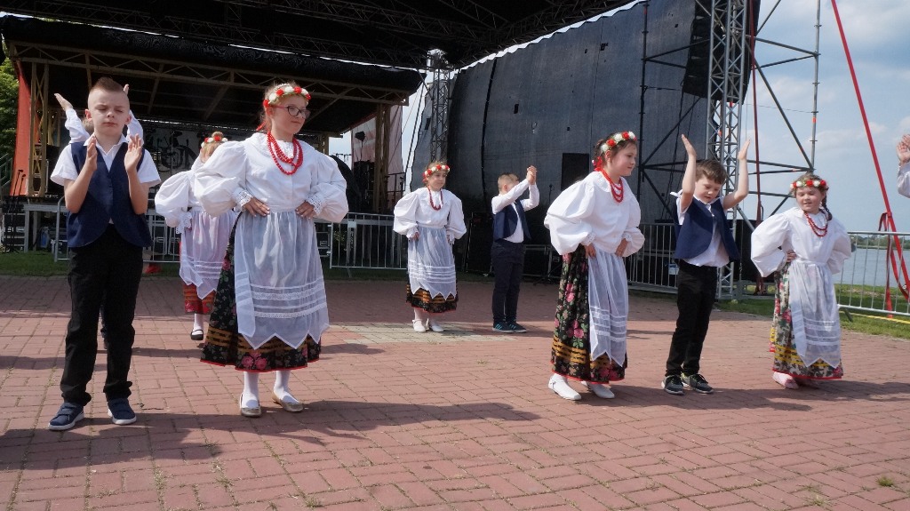 Lokalni artyści pokazali umiejętności taneczne i wokalne