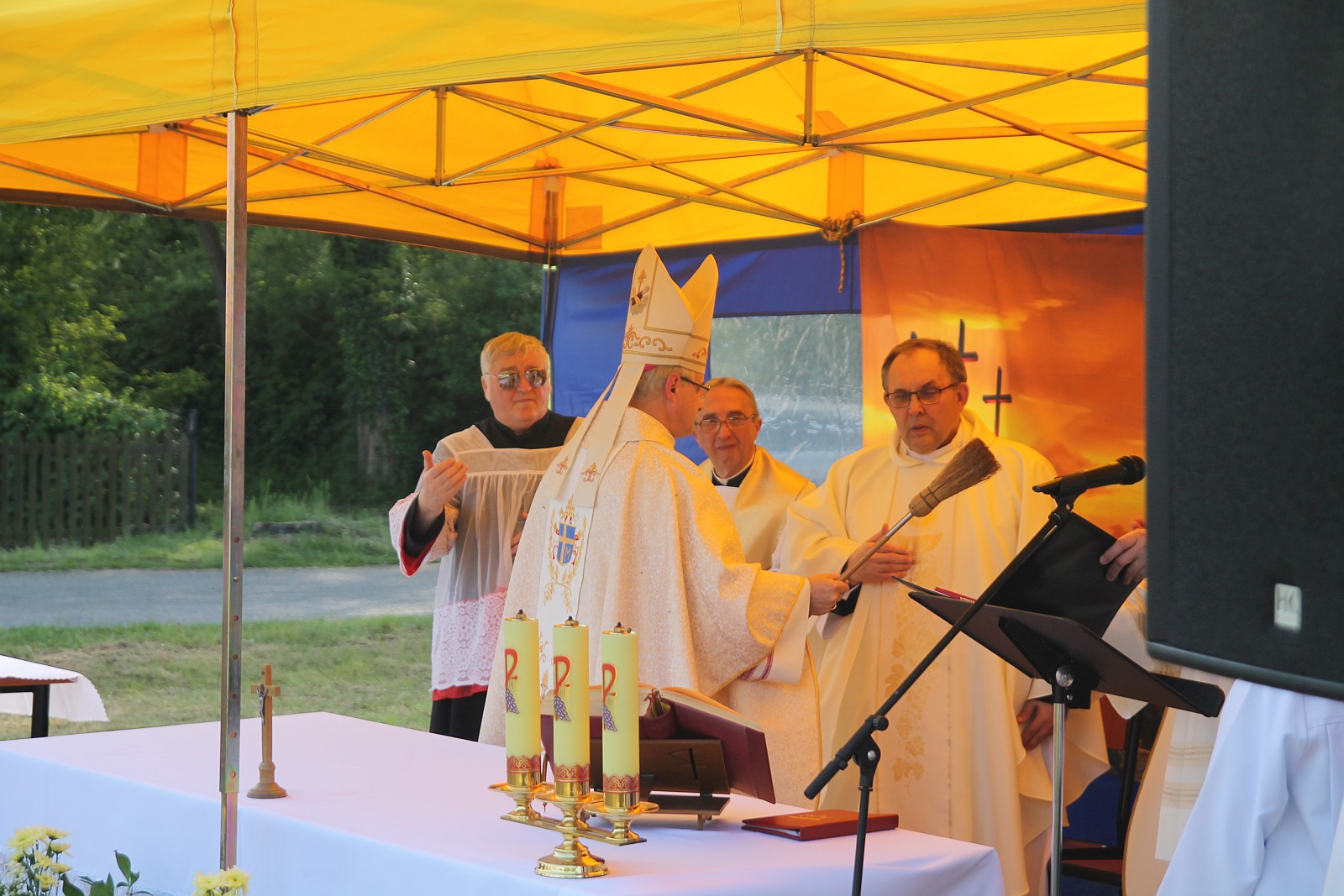 Poświęcenie kamienia węgielnego pod budowę kościoła