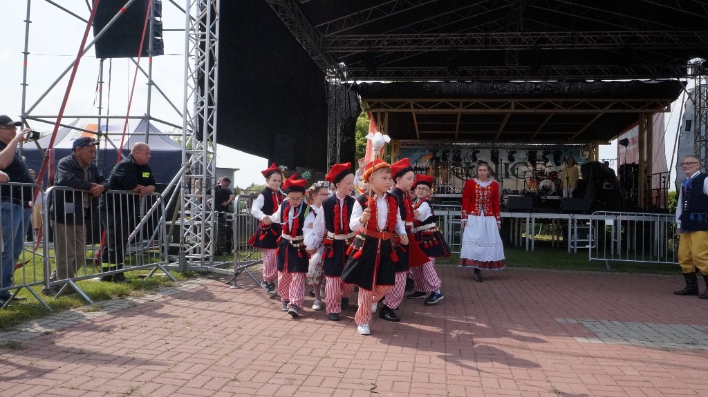 Lokalni artyści pokazali umiejętności taneczne i wokalne
