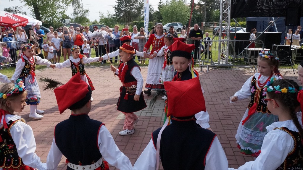 Lokalni artyści pokazali umiejętności taneczne i wokalne