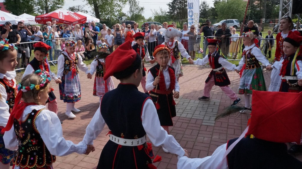 Lokalni artyści pokazali umiejętności taneczne i wokalne