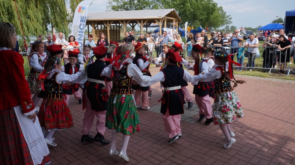 Lokalni artyści pokazali umiejętności taneczne i wokalne