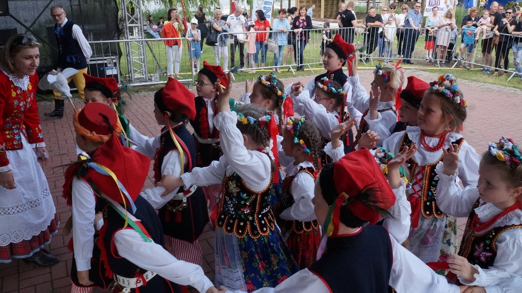 Lokalni artyści pokazali umiejętności taneczne i wokalne