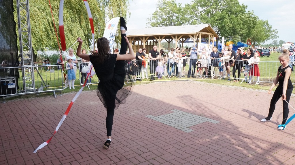 Lokalni artyści pokazali umiejętności taneczne i wokalne