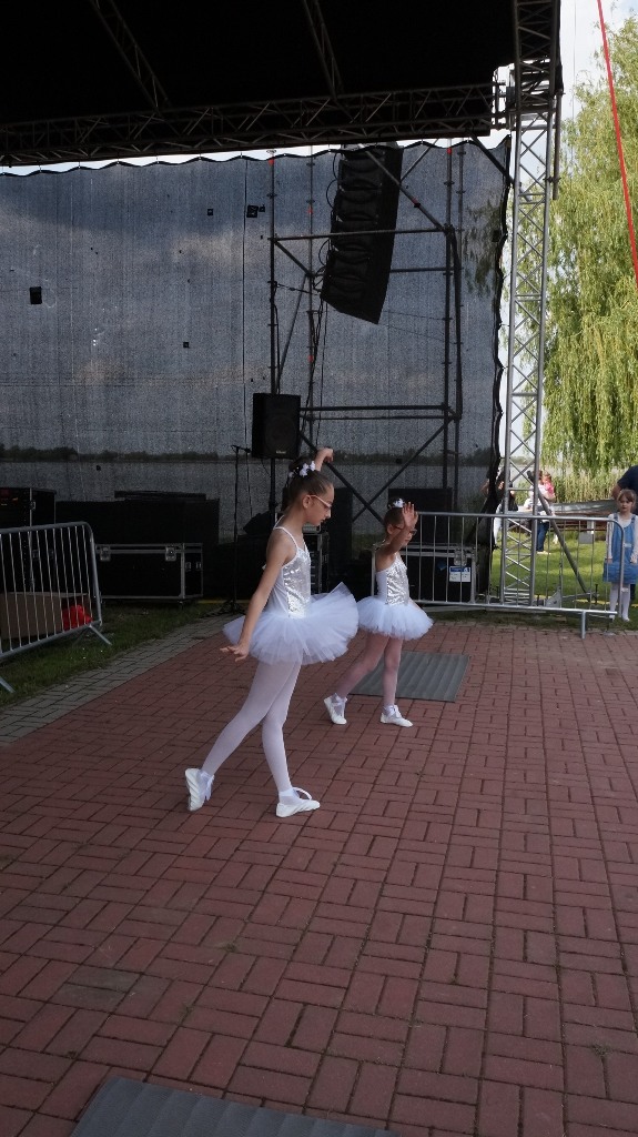 Lokalni artyści pokazali umiejętności taneczne i wokalne