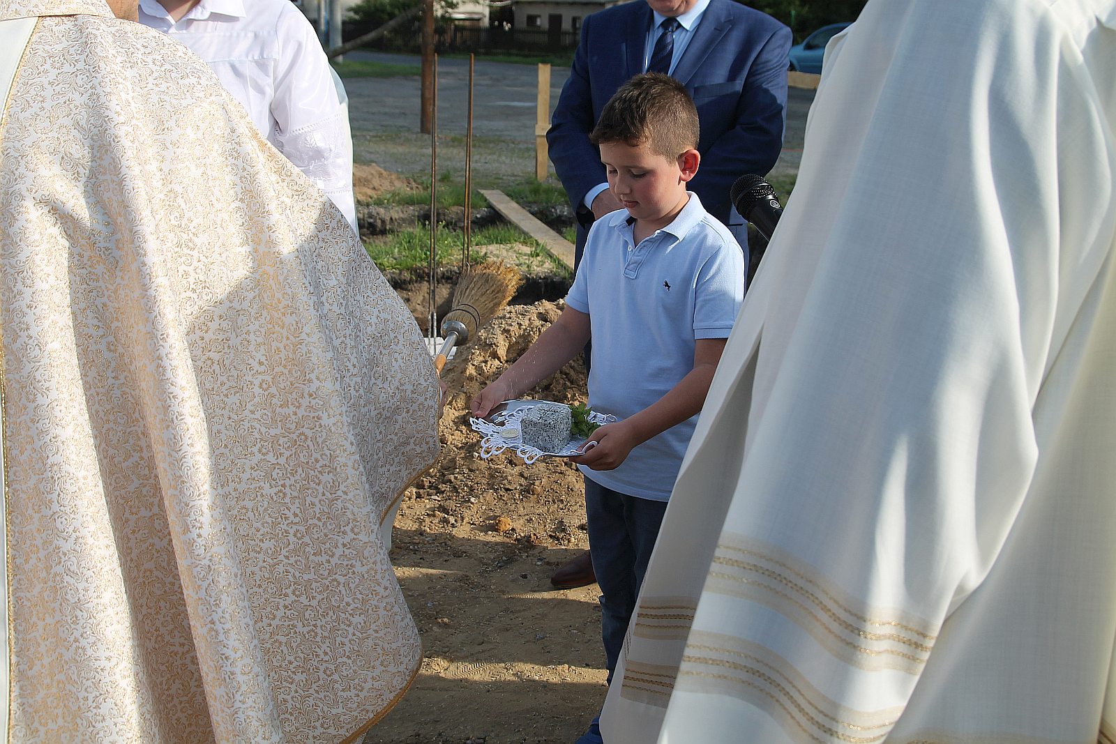 Poświęcenie kamienia węgielnego pod budowę kościoła