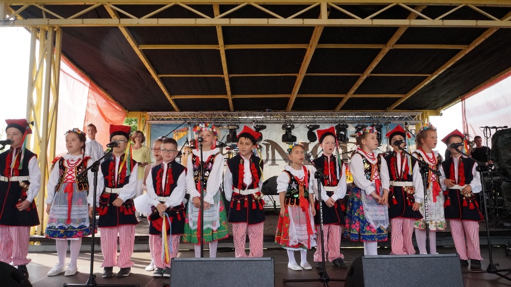 Lokalni artyści pokazali umiejętności taneczne i wokalne