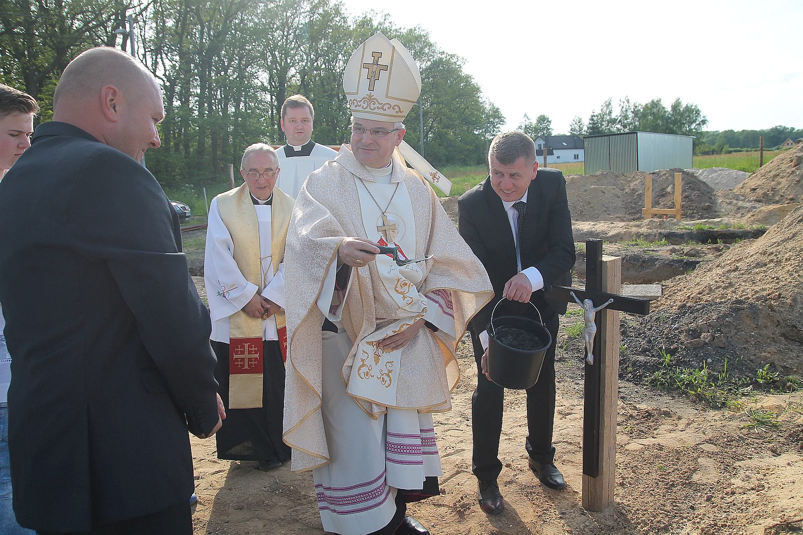 Poświęcenie kamienia węgielnego pod budowę kościoła