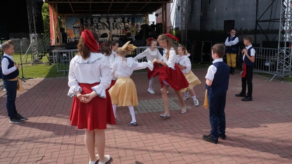 Lokalni artyści pokazali umiejętności taneczne i wokalne