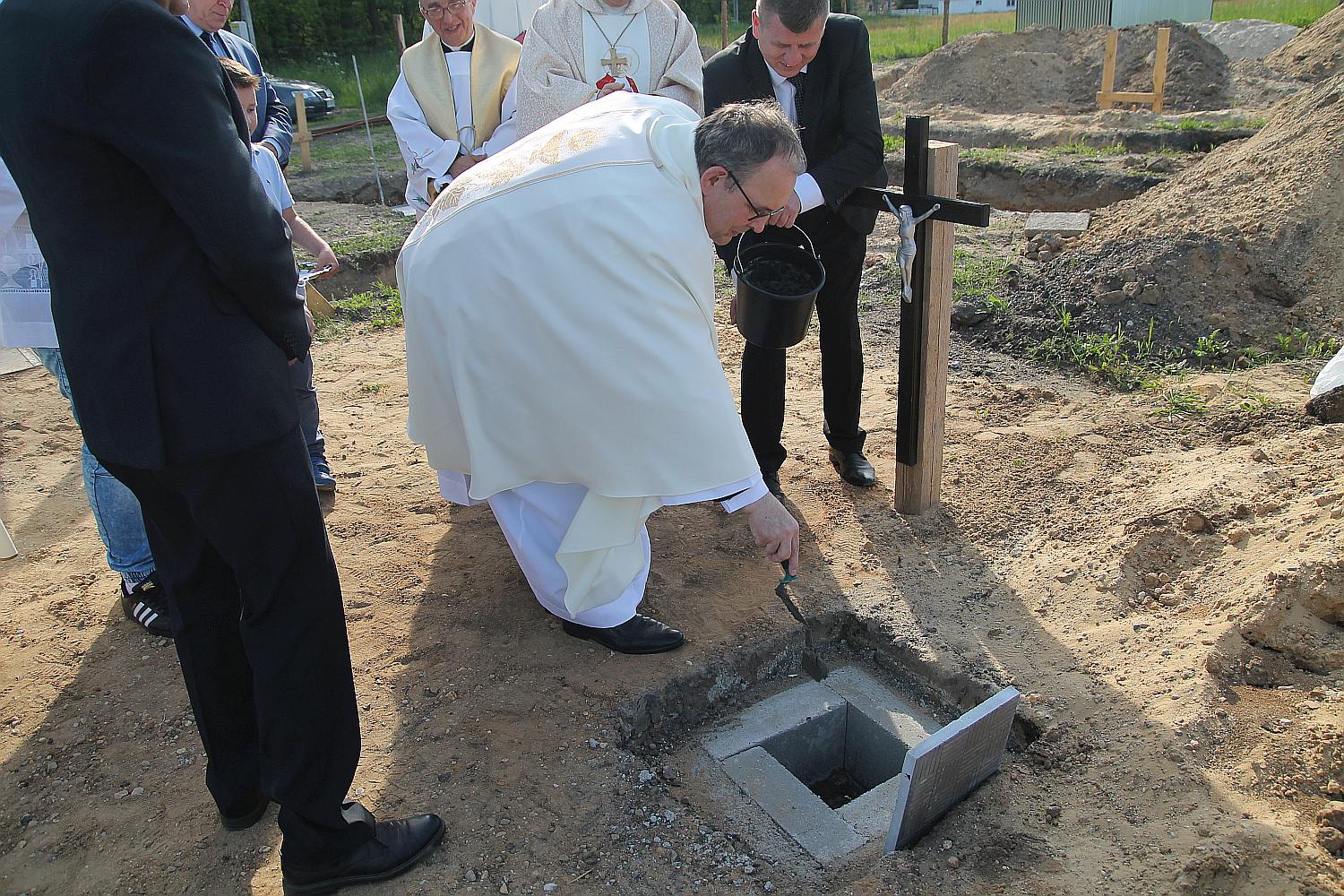 Poświęcenie kamienia węgielnego pod budowę kościoła