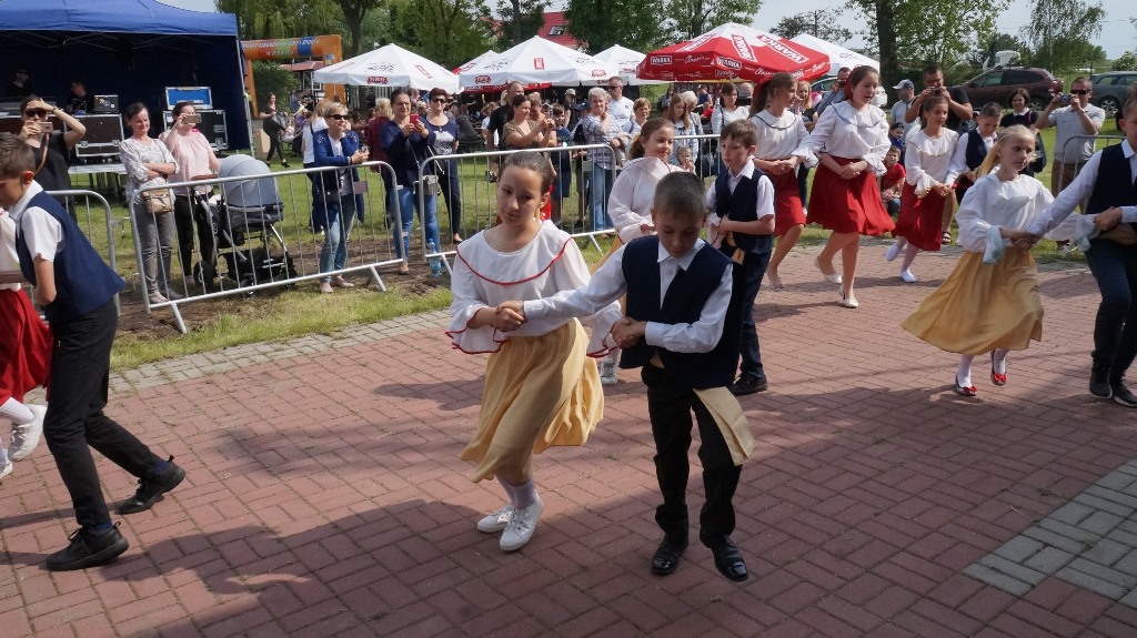 Lokalni artyści pokazali umiejętności taneczne i wokalne