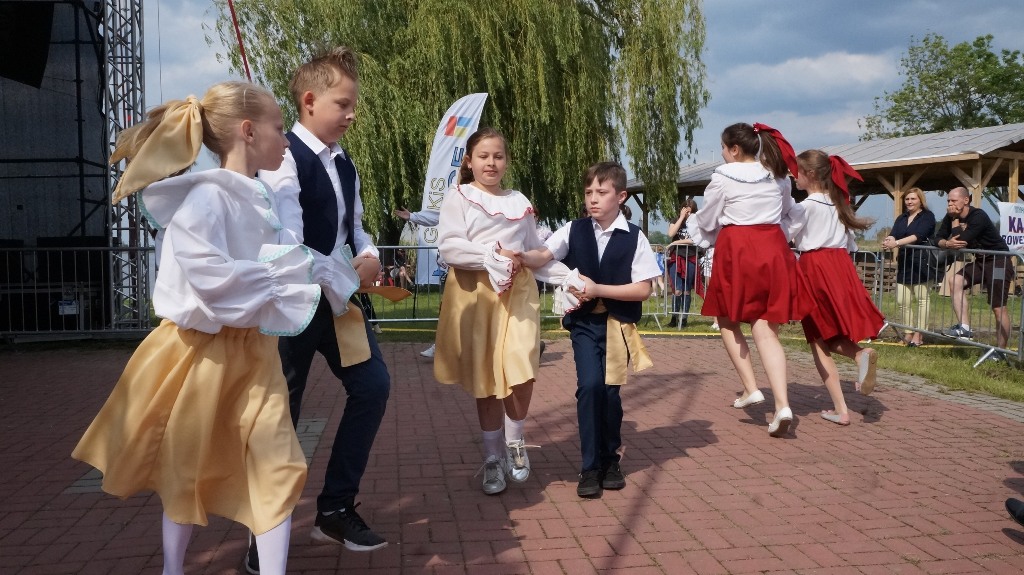 Lokalni artyści pokazali umiejętności taneczne i wokalne