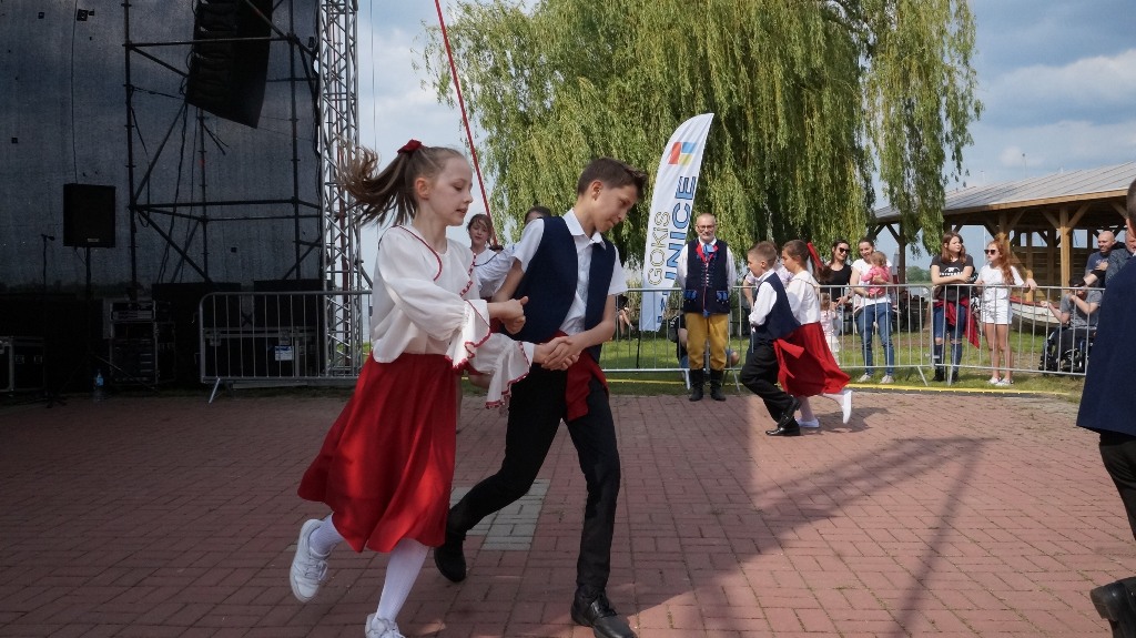Lokalni artyści pokazali umiejętności taneczne i wokalne