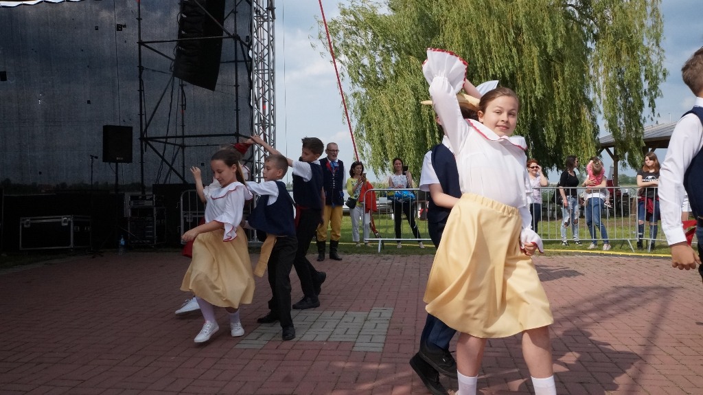 Lokalni artyści pokazali umiejętności taneczne i wokalne