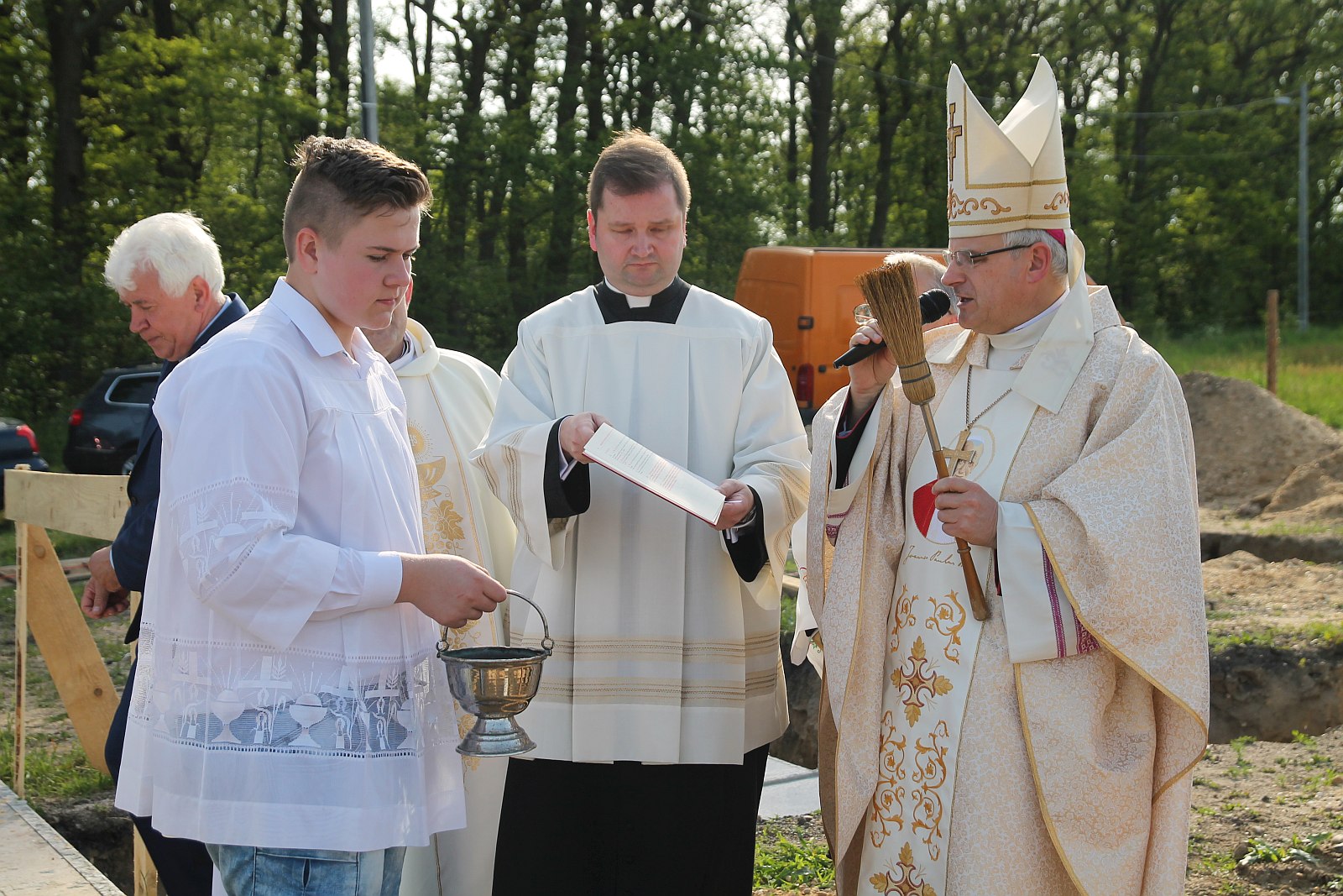 Poświęcenie kamienia węgielnego pod budowę kościoła