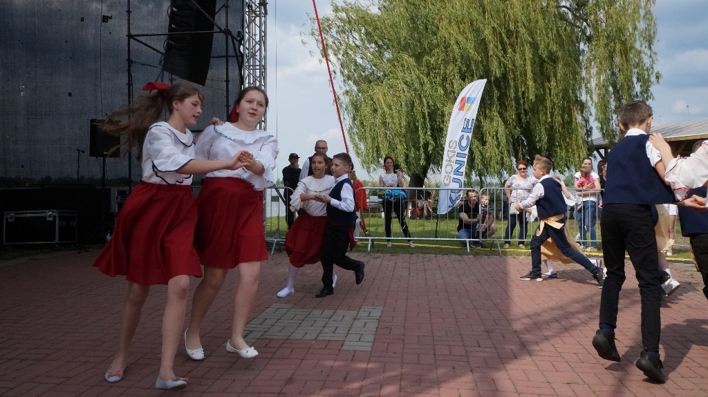 Lokalni artyści pokazali umiejętności taneczne i wokalne