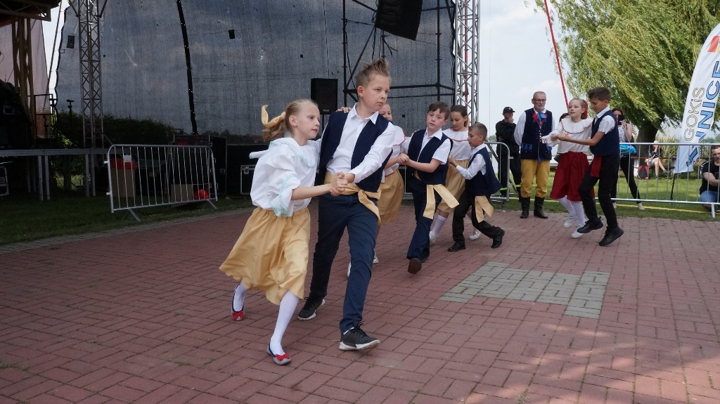 Lokalni artyści pokazali umiejętności taneczne i wokalne