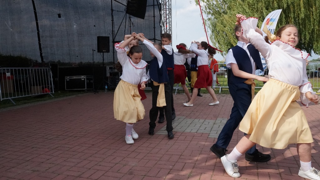 Lokalni artyści pokazali umiejętności taneczne i wokalne