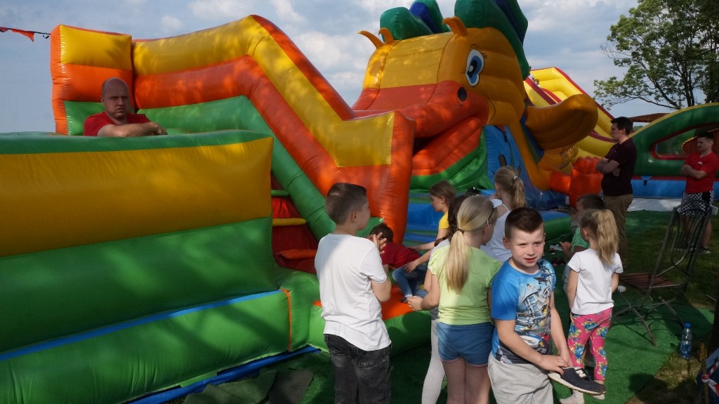 Lokalni artyści pokazali umiejętności taneczne i wokalne