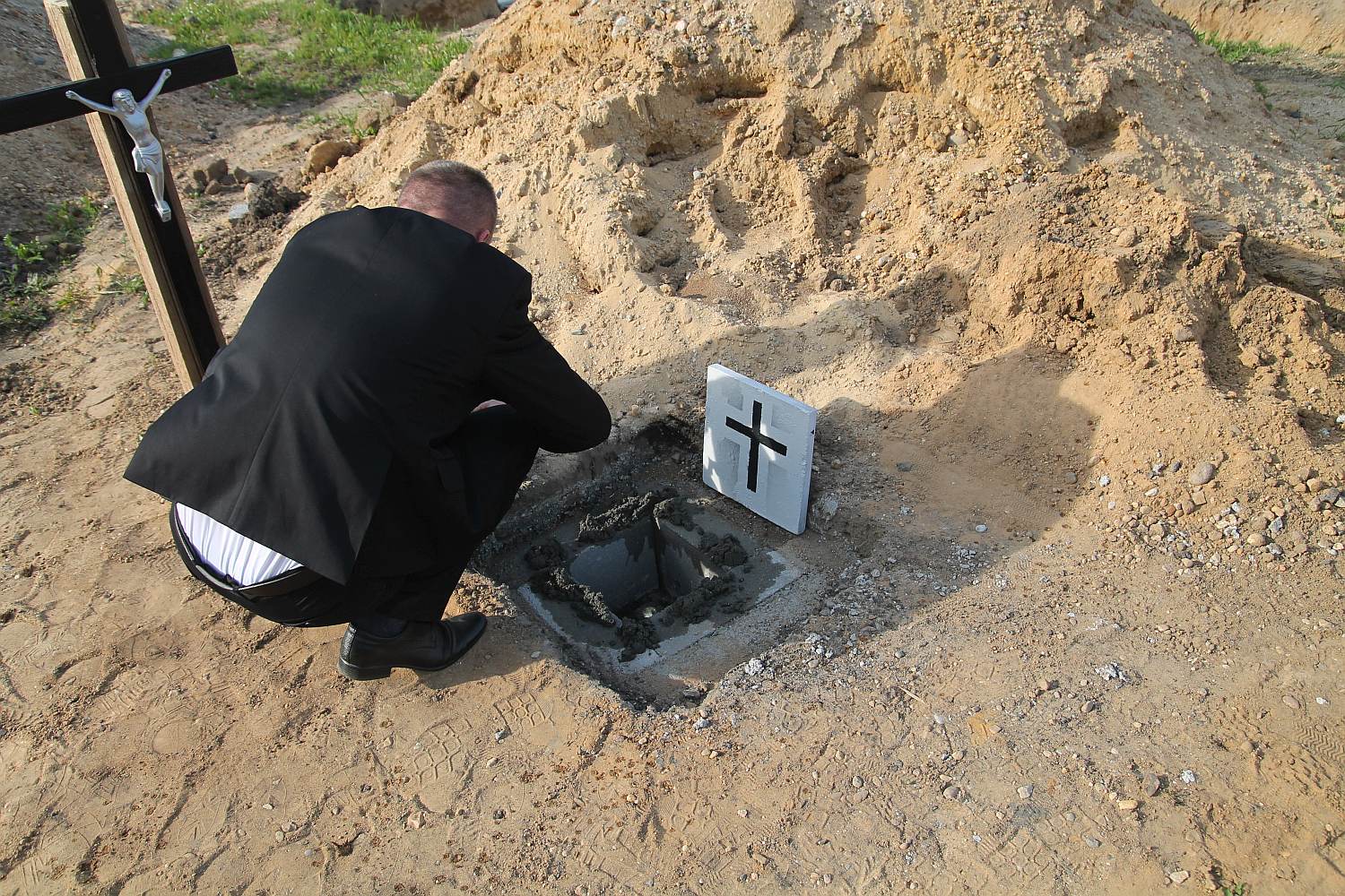 Poświęcenie kamienia węgielnego pod budowę kościoła